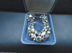 BEAUTIFUL UNMARKED AURORA BOREALIS  C OR  SWIRL SHAPED BROOCH, CLIP EARRINGS